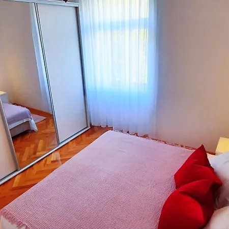 Lägenhet Spacious Near Old Town *