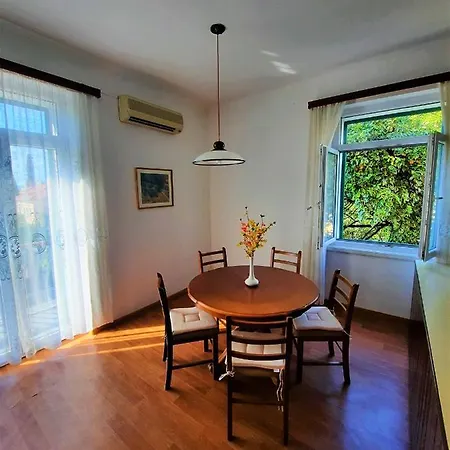 Spacious Near Old Town Daire Split