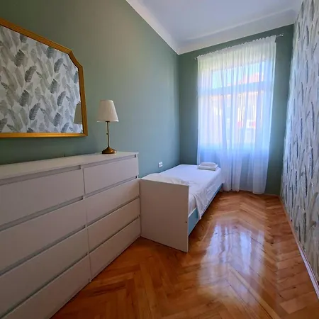 Spacious Near Old Town 斯普利特