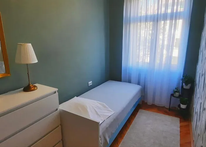 Spacious Near Old Town