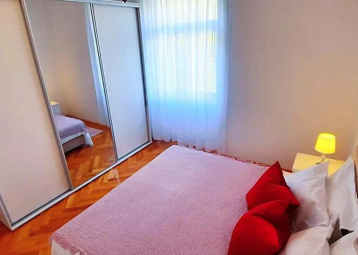 Lejlighed Spacious Near Old Town *